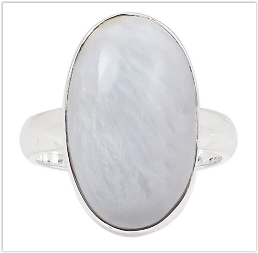 Zilveren ring gezet met ovale Scoleciet 18 mm